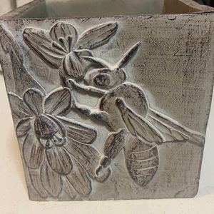 Bee flower pot